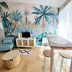 Piscine Proche Et Village Naturiste *